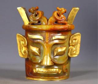 臻品旧藏老和田玉包金三星堆文化面具高12.5厘米,长10.5厘米